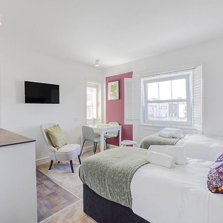 Stylish Eco Aparthotel In 포크스턴 외부 사진